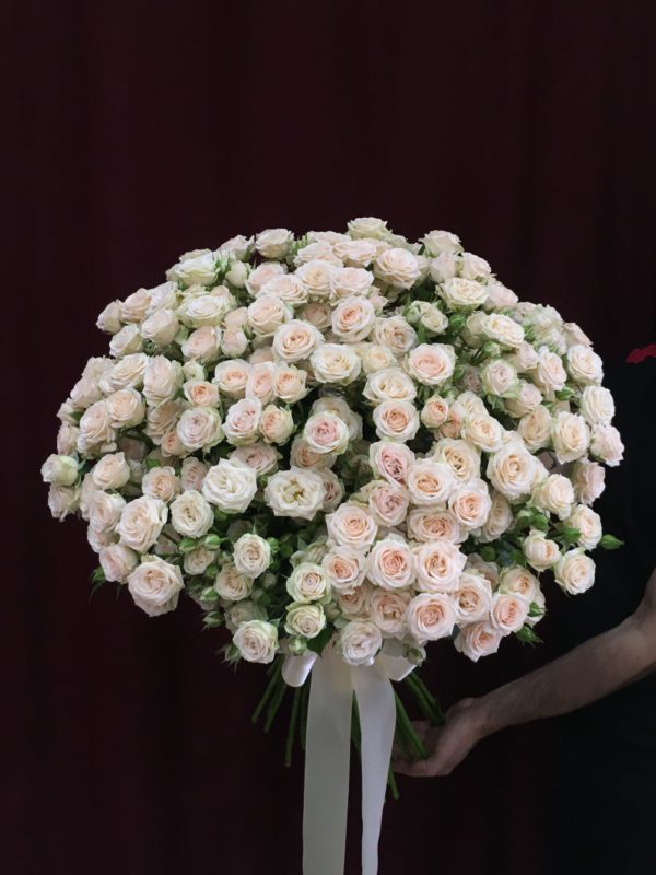 Букет жениха из кустовые розы цена 6500 руб